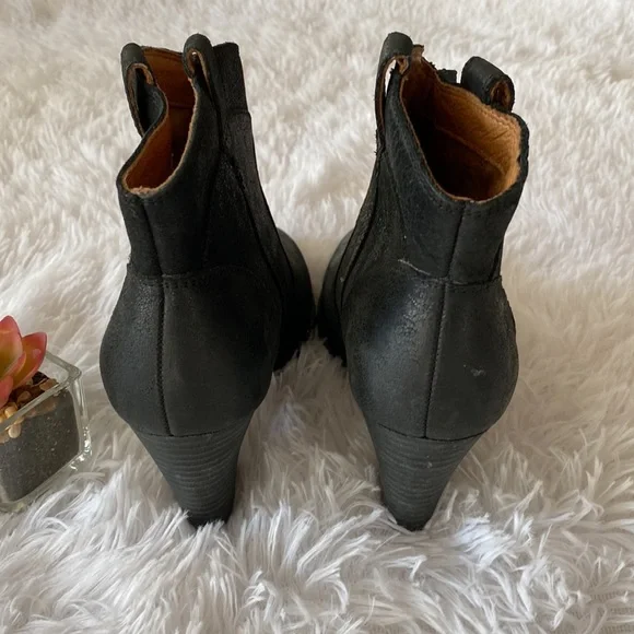 CLARKS | Artisan Black Leather Western Style heel ankle boots women’s 7 - Picture 6 of 8